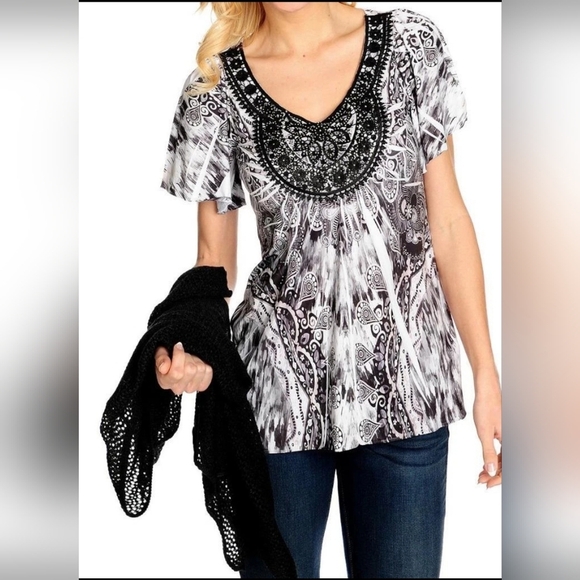 One World Boho Stretchy Embellished Elegant Black and White Flutter Sleeve Top - Picture 1 of 17